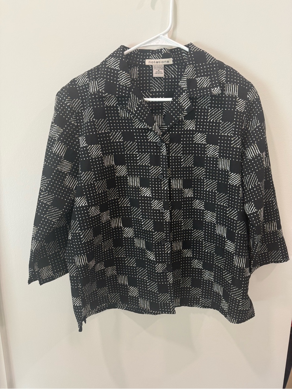 Notations Black & White Pattern Button-Up Top, Size Medium, EUC